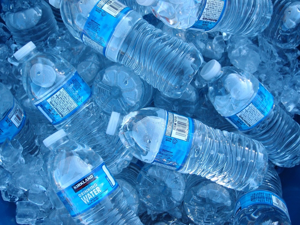 Hitzewelle: Deutsche kaufen mehr Wasser und Eis