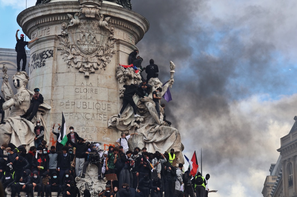 Frankreich: Proteste gegen hohe Lebenshaltungskosten enden in Krawallen