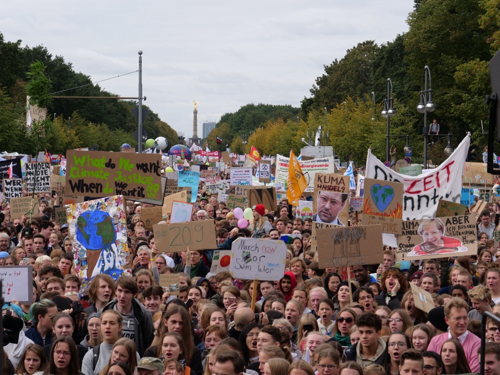 Junge Menschen wollen am 31. Oktober in vielen Städten demonstrieren